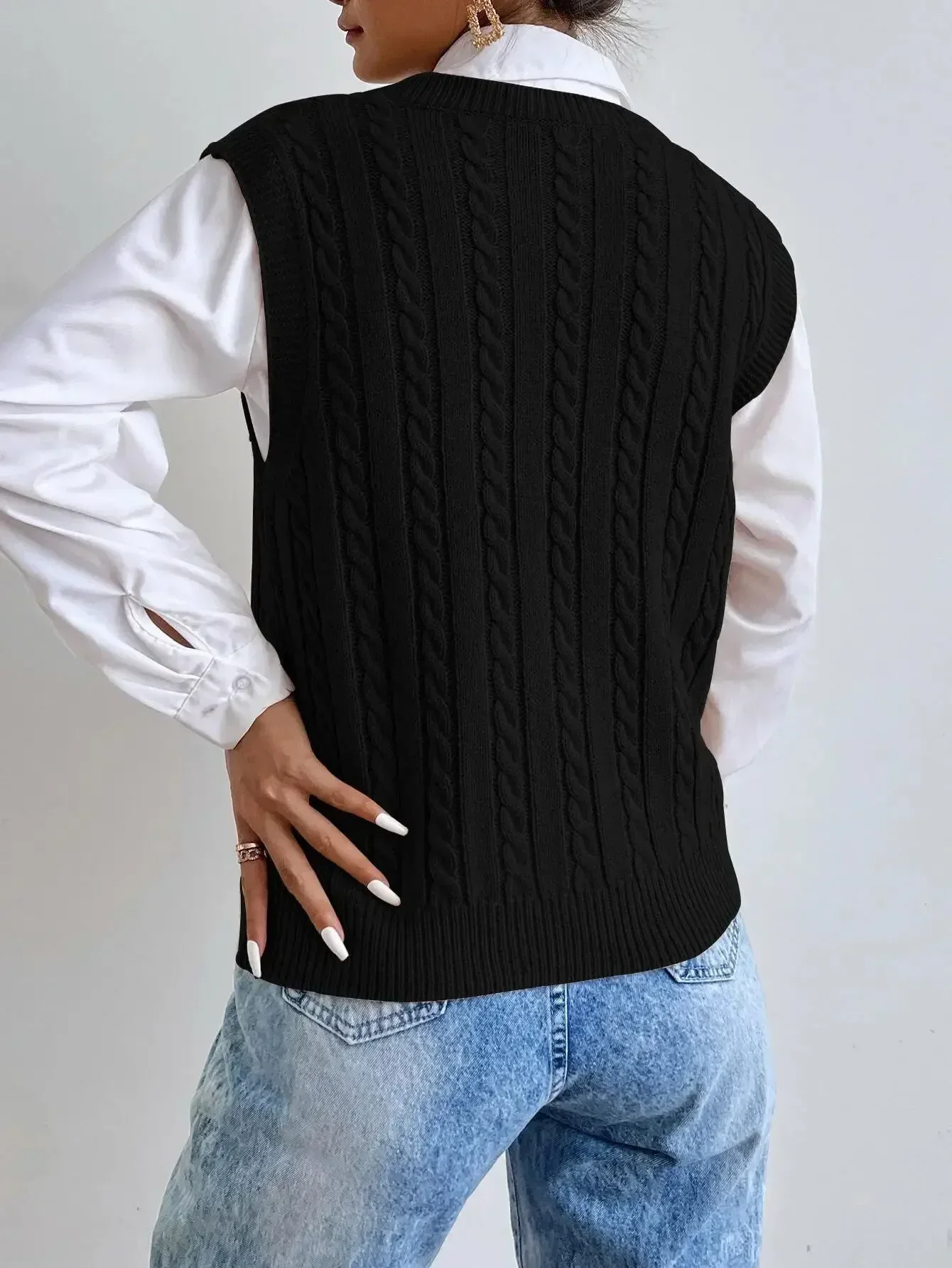 Sueter-Feminino-Modelo-Colete-Cola-V-Preto-Loline-048