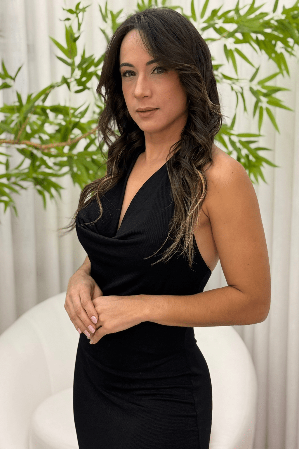 Vestido-Bia-Longo-com-Decote-em-V-Halter-em-Malha-Preto-LOLINE-013