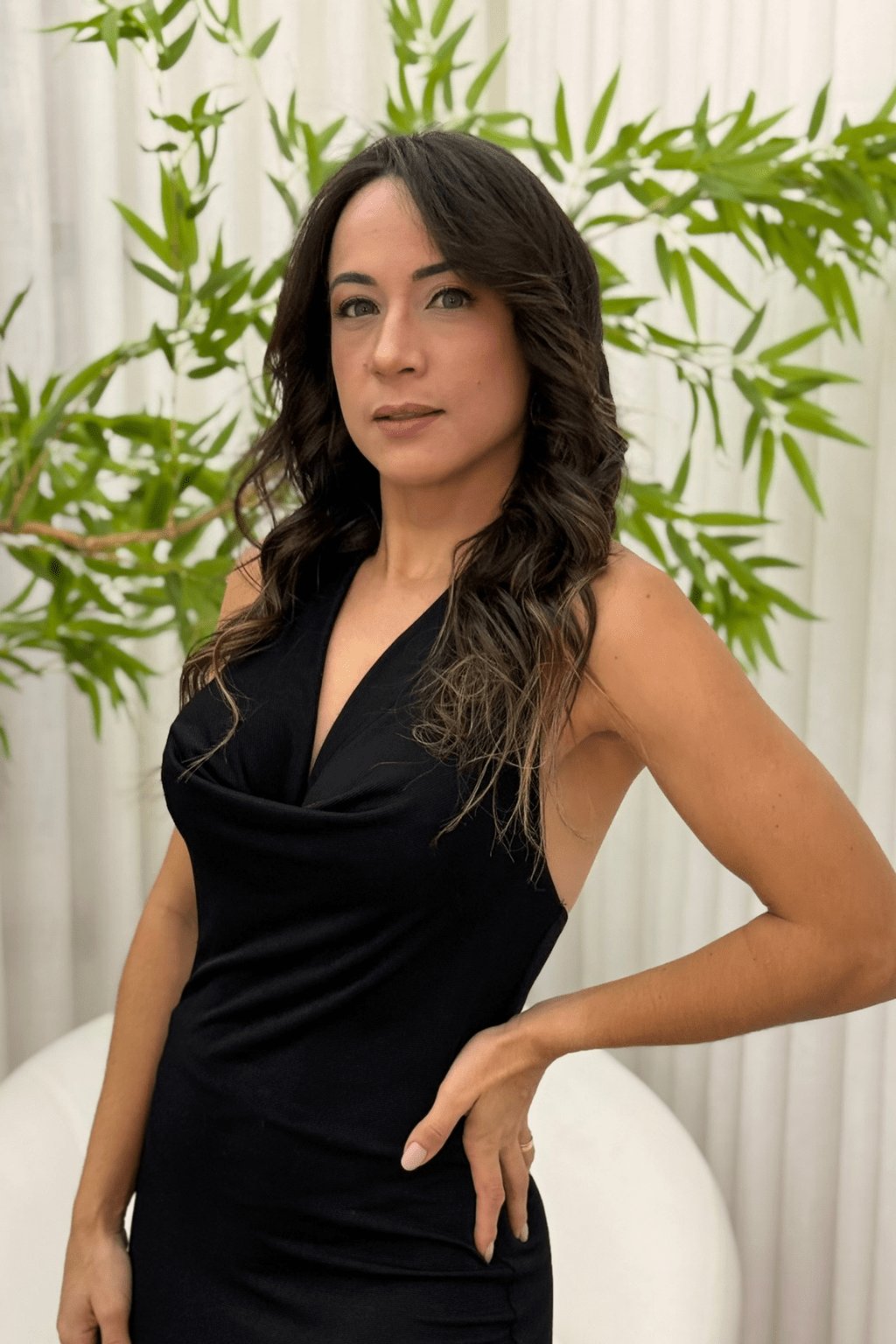 Vestido-Bia-Longo-com-Decote-em-V-Halter-em-Malha-Preto-LOLINE-01