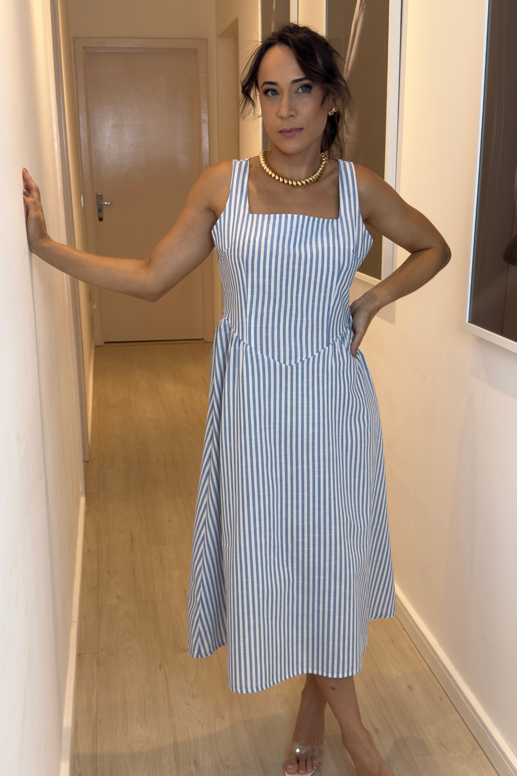 Vestido Grazi Listrado Decote Quadrado Sem Manga Azul