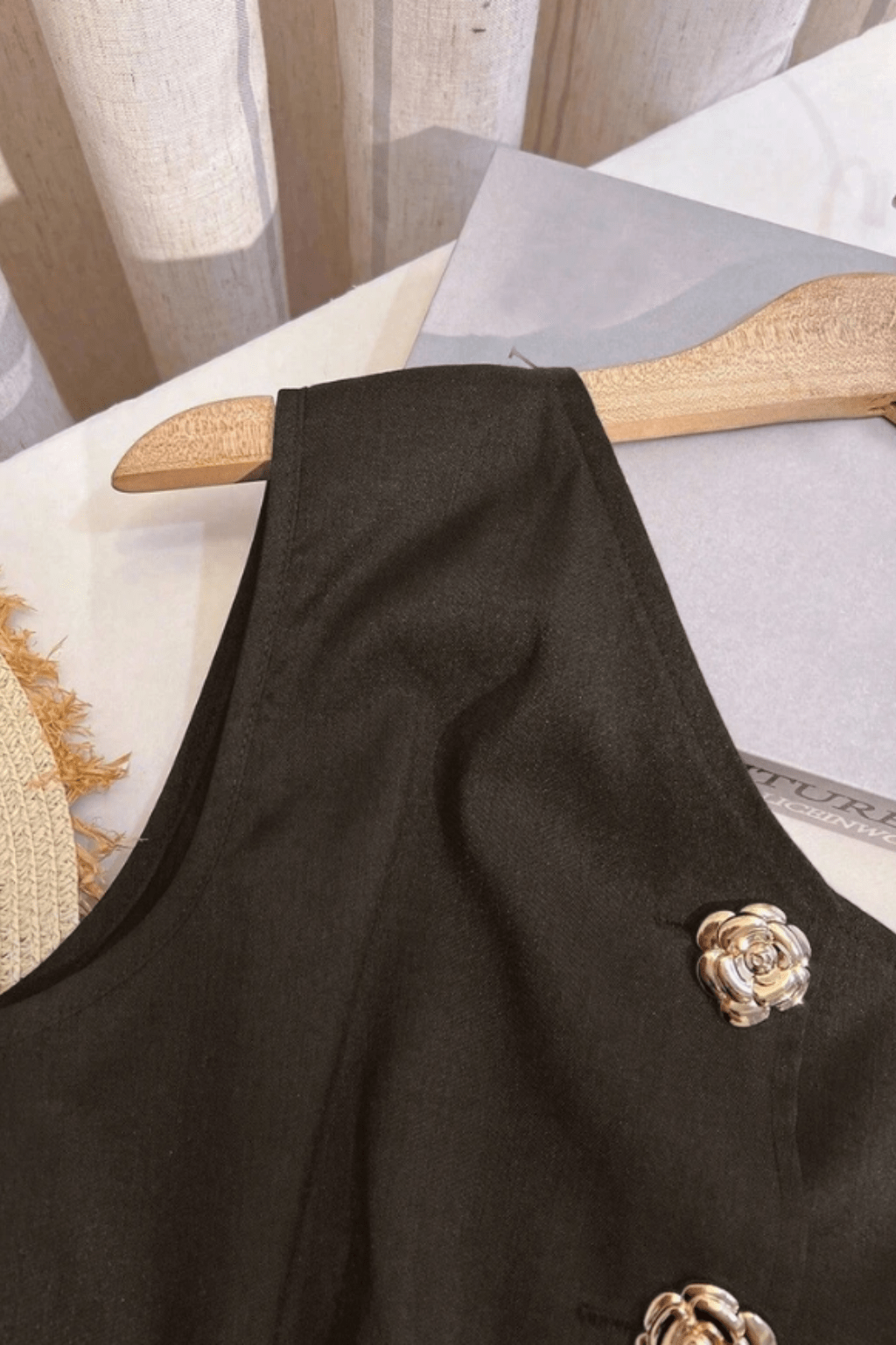 Blusa-Feminina-Modelo-Assimétrico-Marrom-LOLINE-0120