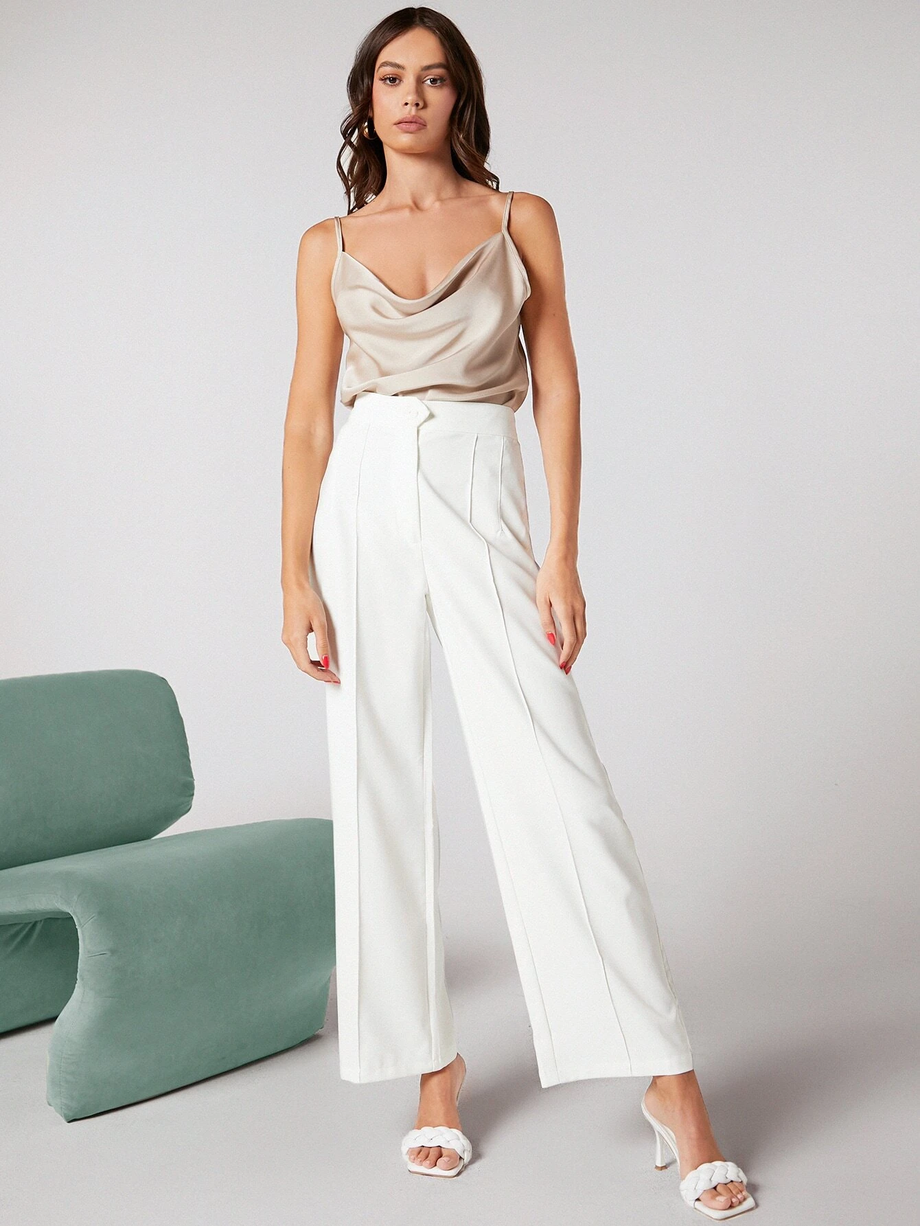 Blusa-Feminina-Regata-Bege-Modelo-Social-Loline-02