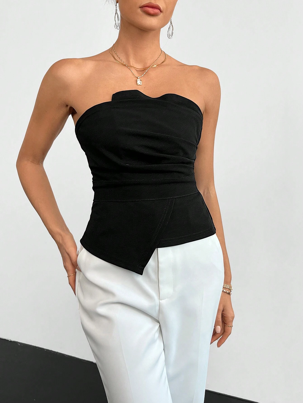 Blusa-Feminina-Tubo-Bainha-Assimetrica-Preto-Loline-02