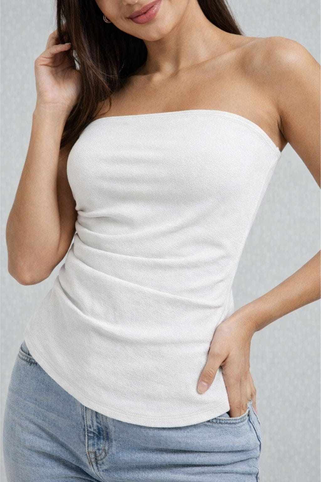 Blusa-Feminina-Vicenza-Detalhe-Franzido-e-Bainha-Assimétrica-Branca-LOLINE-03