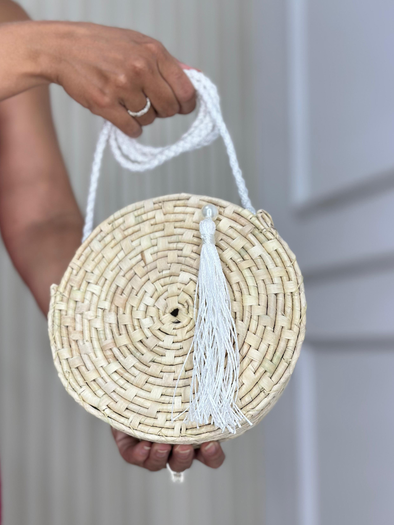 Bolsa-de-Palha-Saquinho-com-Pingente-Lirio-LOLINE-61