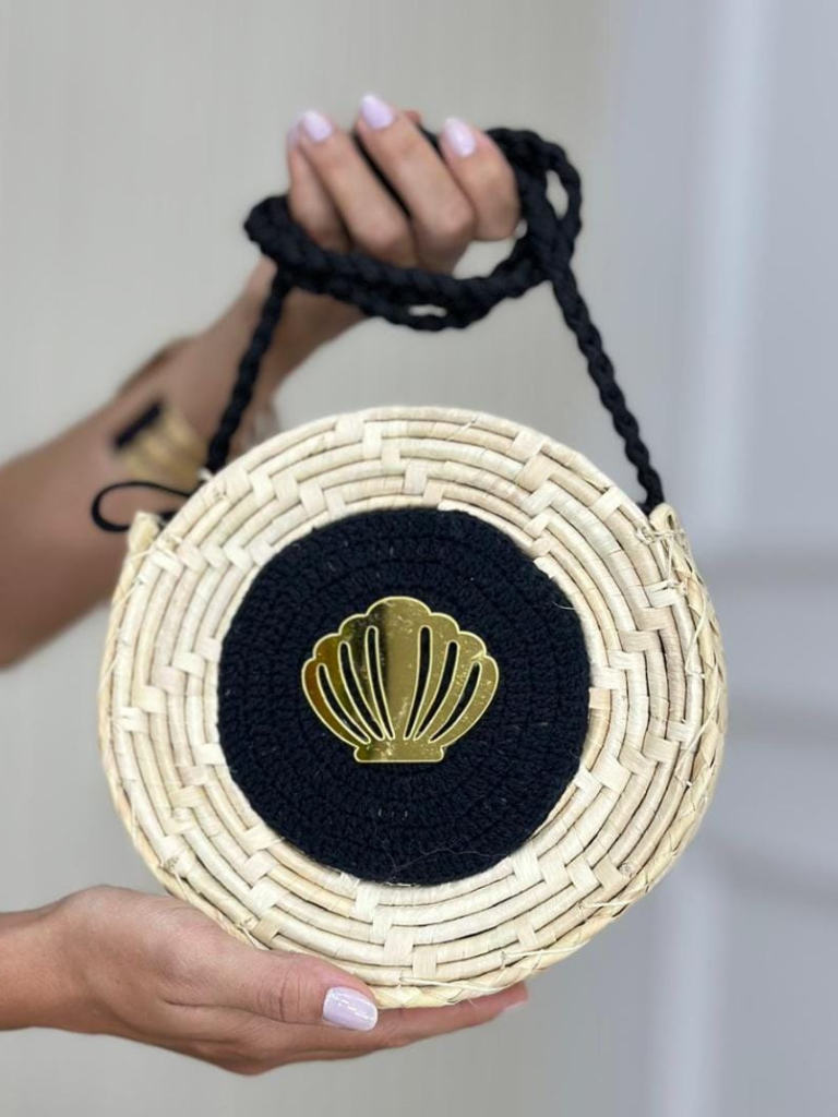 Bolsa-de-Palha-Transversal-em-Croche-Detalhe-Concha-Fluorita-LOLINE-51