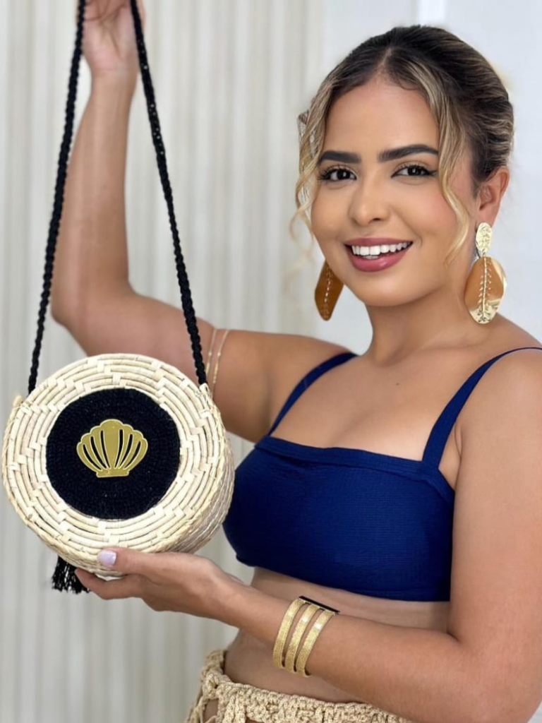 Bolsa-de-Palha-Transversal-em-Croche-Detalhe-Concha-Fluorita-LOLINE-52