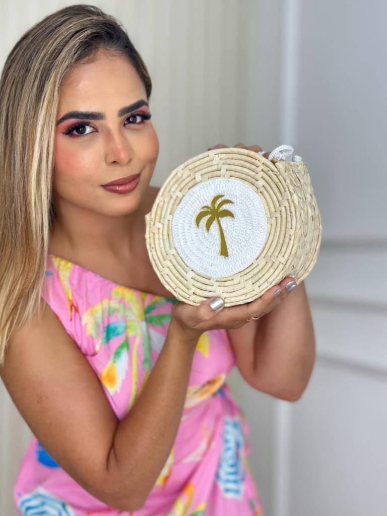 Bolsa-de-Palha-Transversal-em-Croche-Modelo-Coqueiro-Branco-LOLINE-75