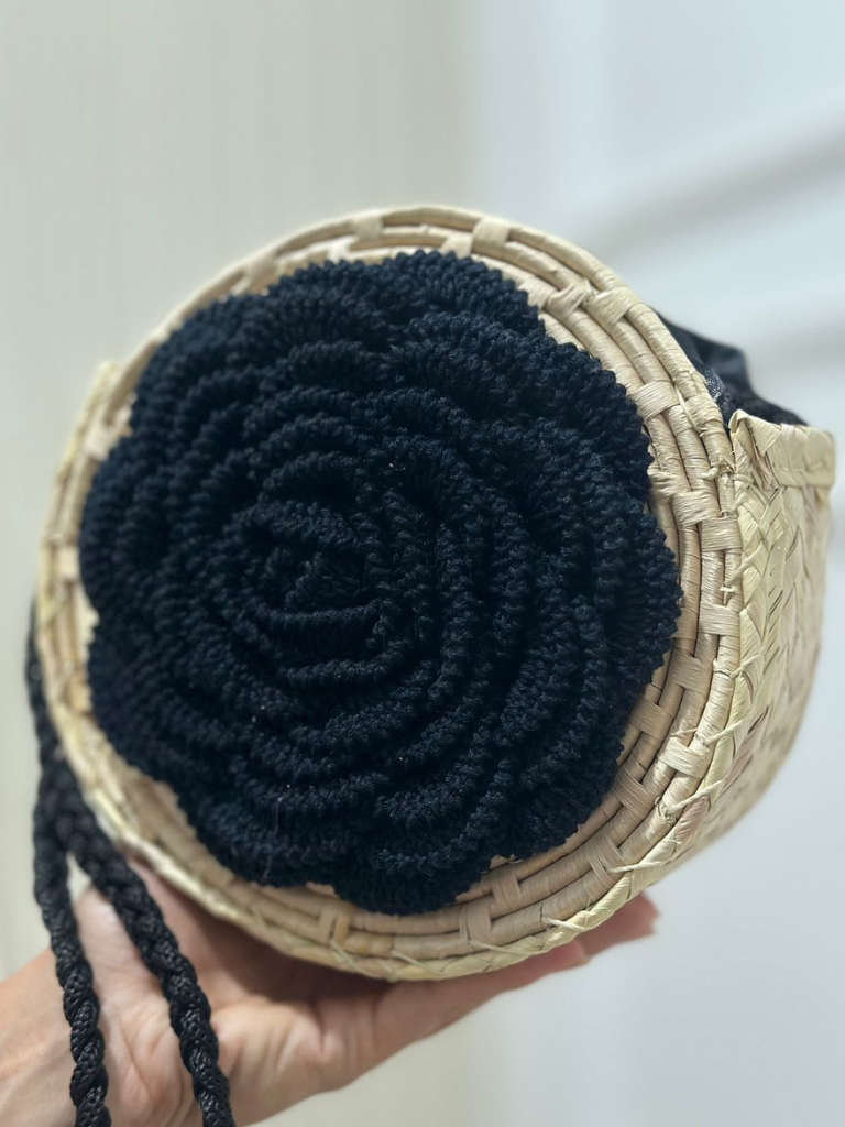 Bolsa-de-Palha-Transversal-em-Flor-Croche-Preto-LOLINE-78