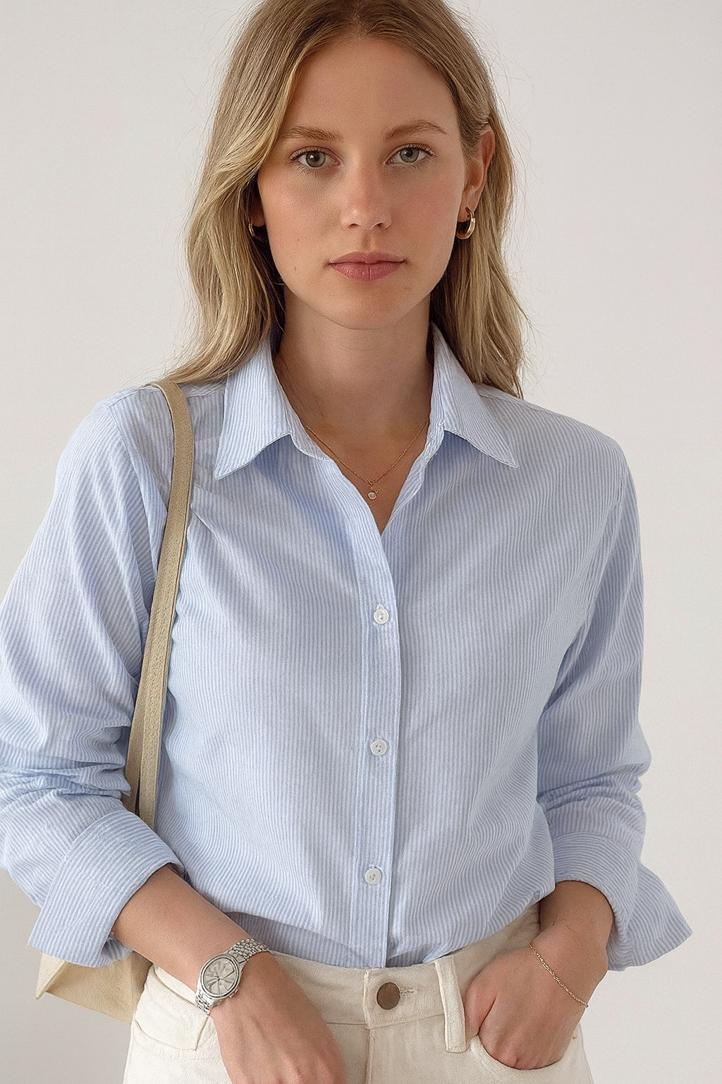 Camisa-Feminina-Listrada-Azul-e-Branco-Manga-Longa-LOLINE-01