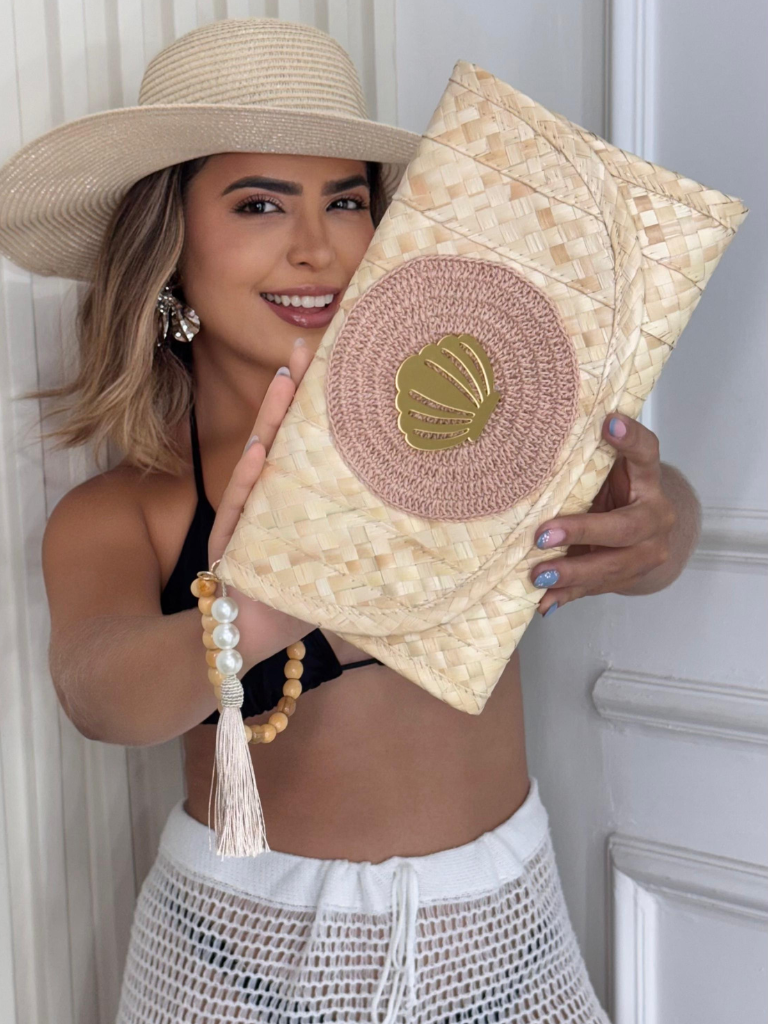 Carteira-de-Palha-Almandina-Alça-de-Mão-Marrom-LOLINE-01