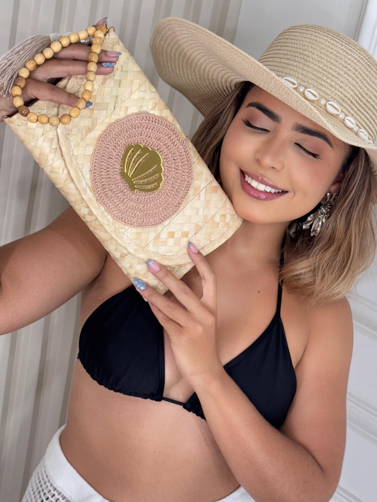 Carteira-de-Palha-Almandina-Alça-de-Mão-Marrom-LOLINE-02