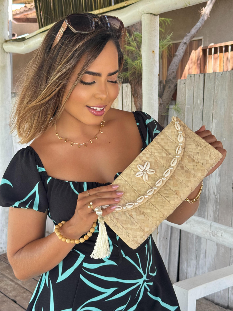 Carteira-de-Palha-Almandina-Alca-de-Mao-Bege-LOLINE-76