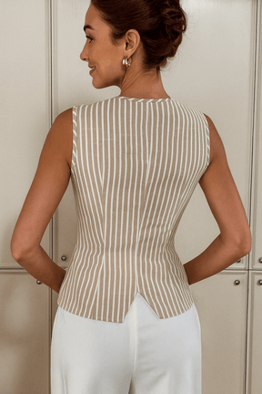 Colete-Feminino-Janaína-Listras-e-Botões-na-Frente-Bege-LOLINE-012