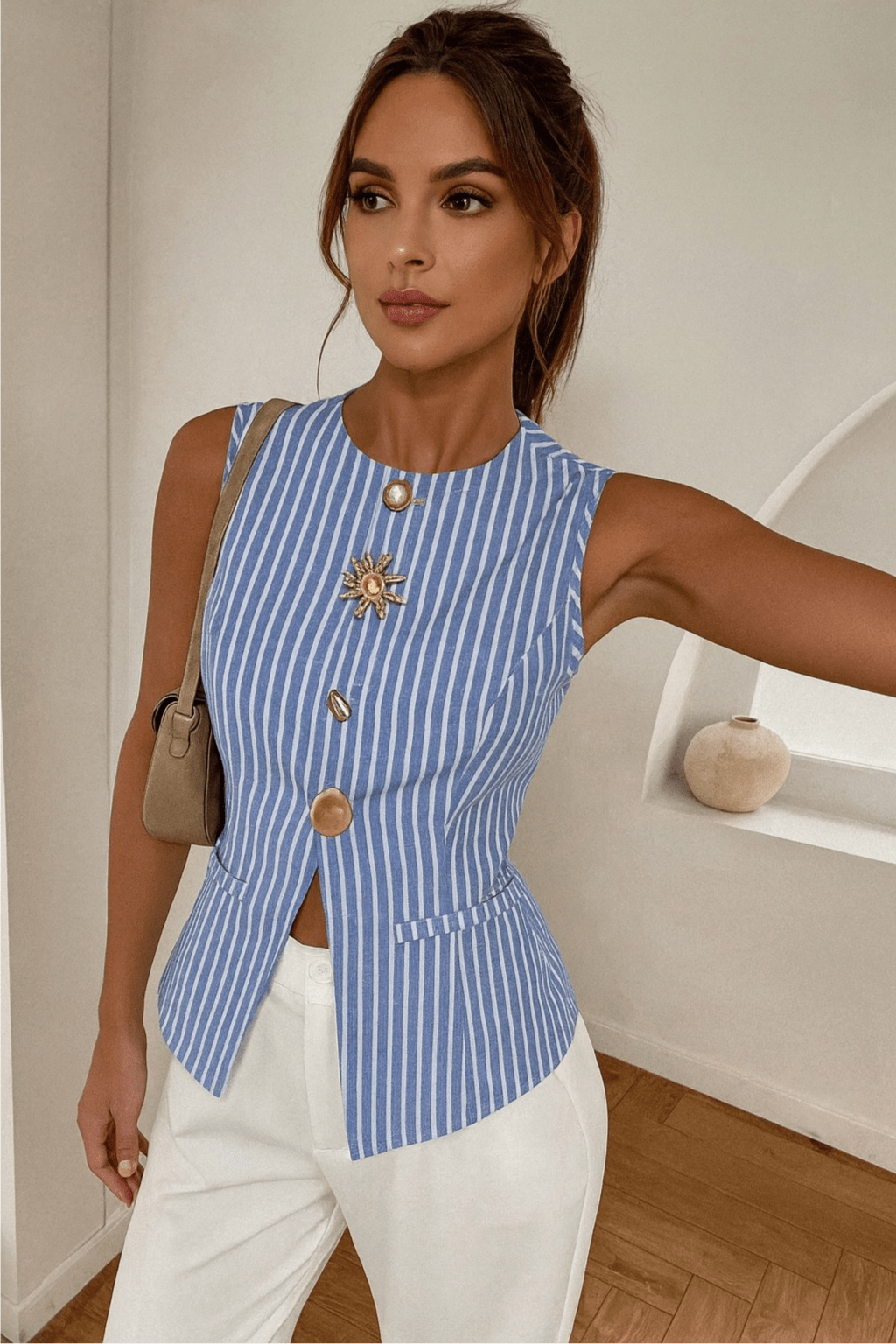 Colete-Feminino-Janaína-Listras-e-Botões-na-Frente-Azul-e-Branco-LOLINE-01