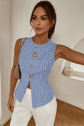 Colete-Feminino-Janaína-Listras-e-Botões-na-Frente-Azul-e-Branco-LOLINE-01