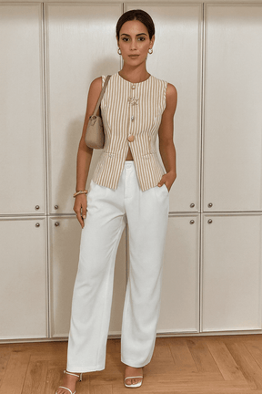 Colete-Feminino-Janaína-Listras-e-Botões-na-Frente-Bege-LOLINE-0166