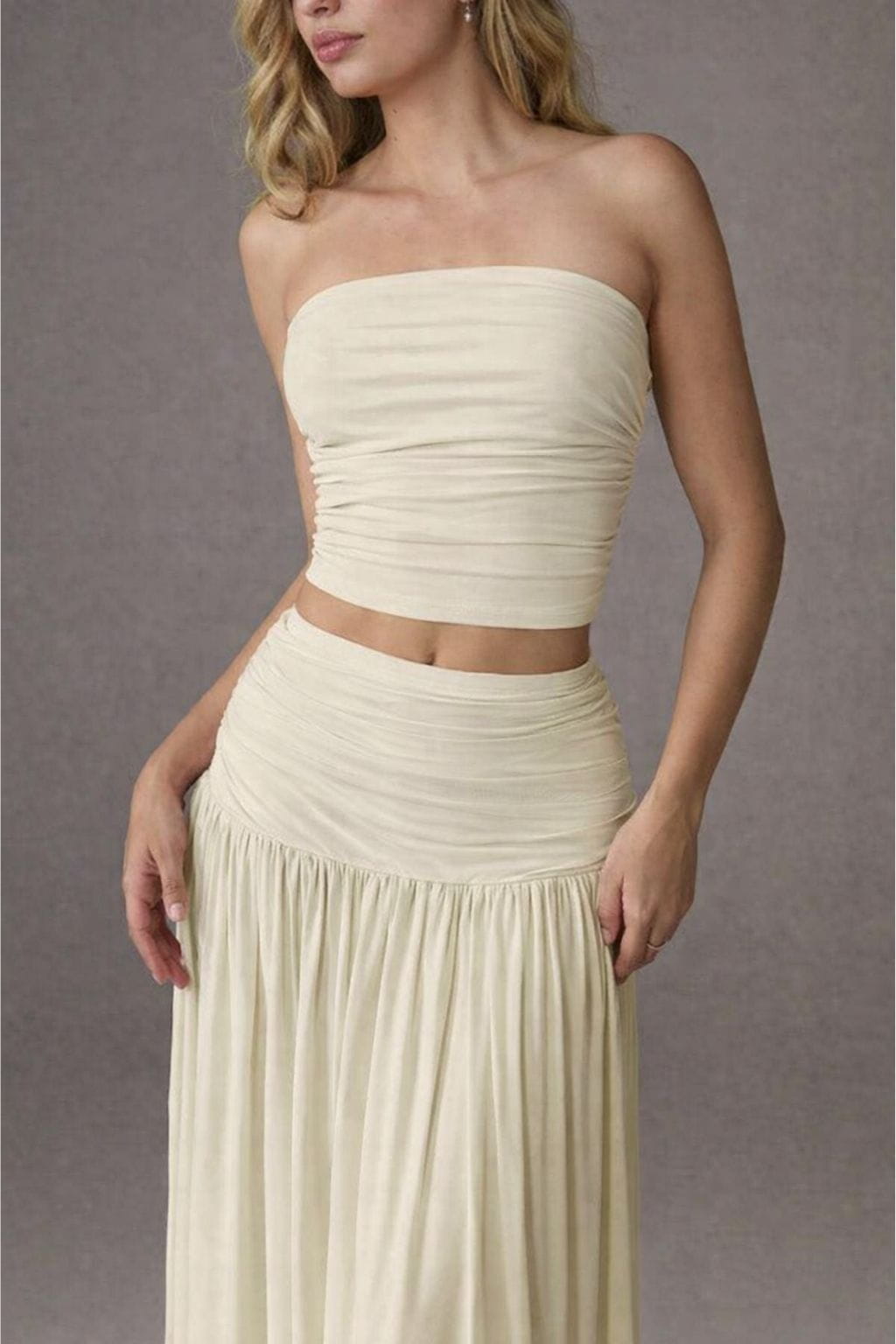 Conjunto-Giudecca-2-Peças-Top-e-Saia-Plissada-Longa-Amarelo-LOLINE-03