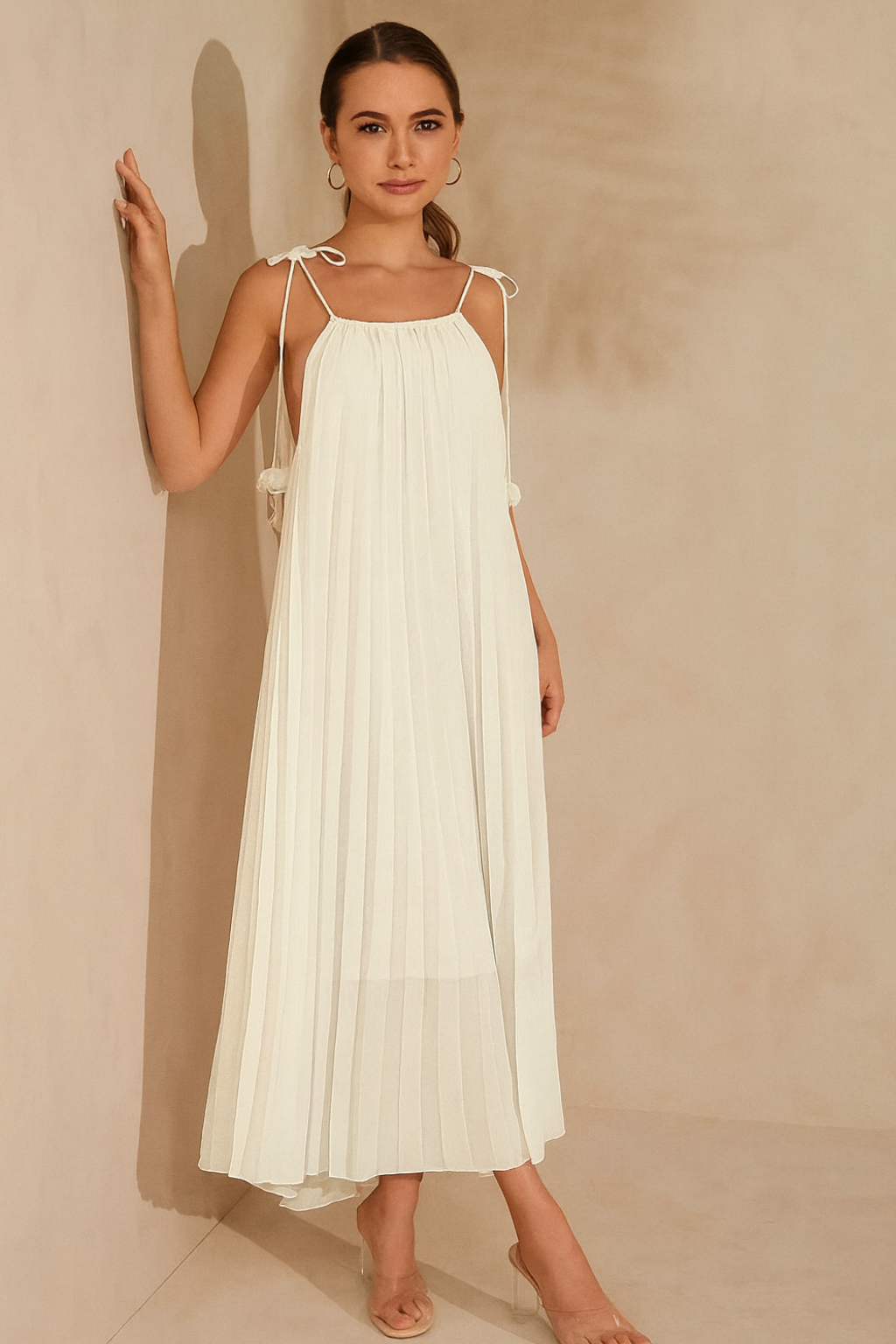 Vestido Lorena Plissado Longo Com Amarração Detalhe em Flor Branco