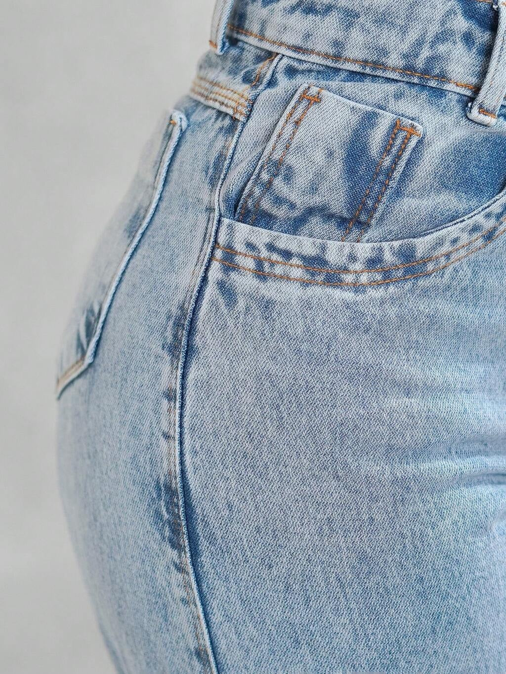 Jeans-Calça-Feminina-Corte-Reto-Cintura-Alta-Lavagem-Clara-loline-03