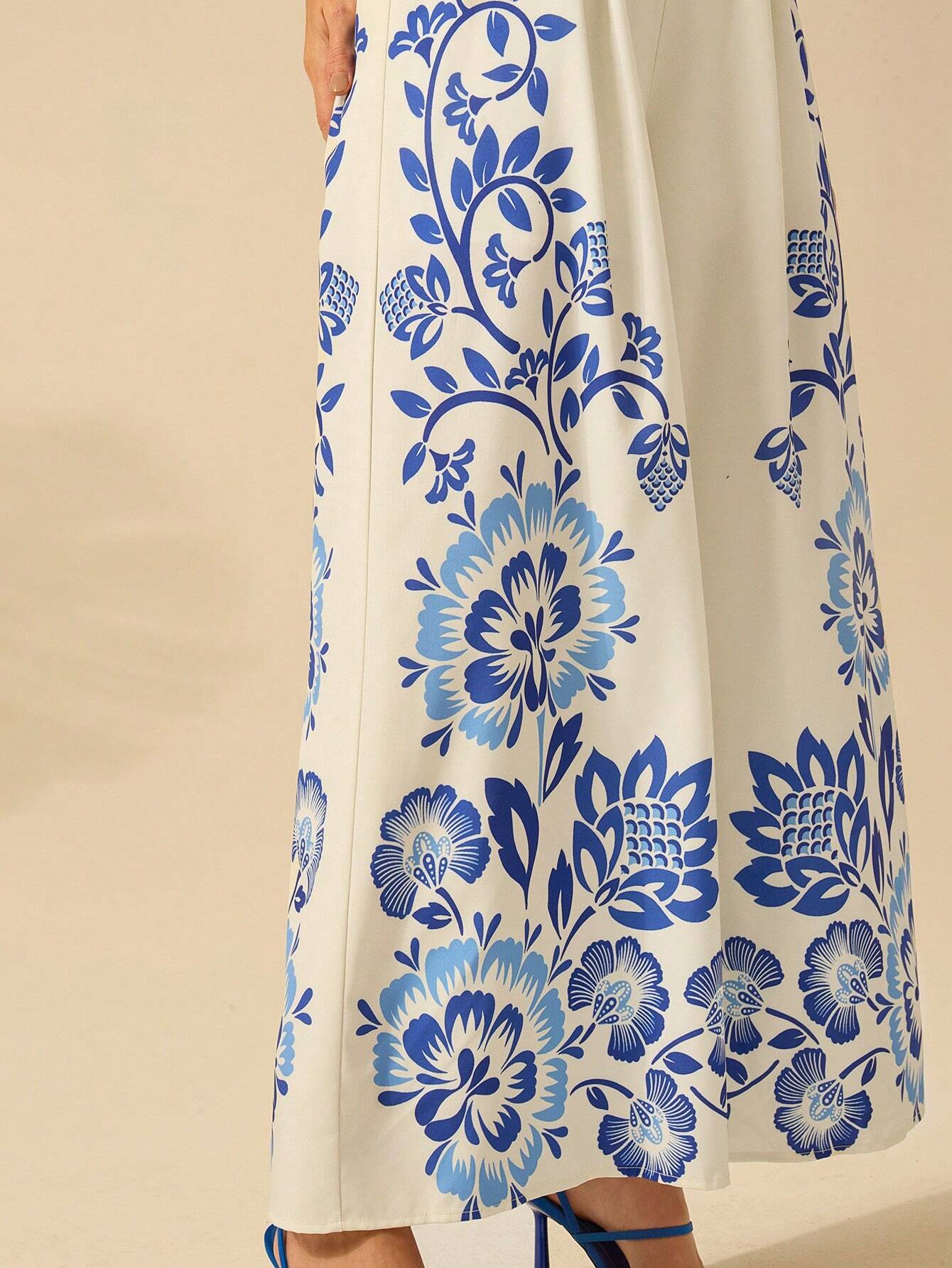 Macacao-Feminino-Estampa-Tropical-Azul-e-Branca-Loline-07