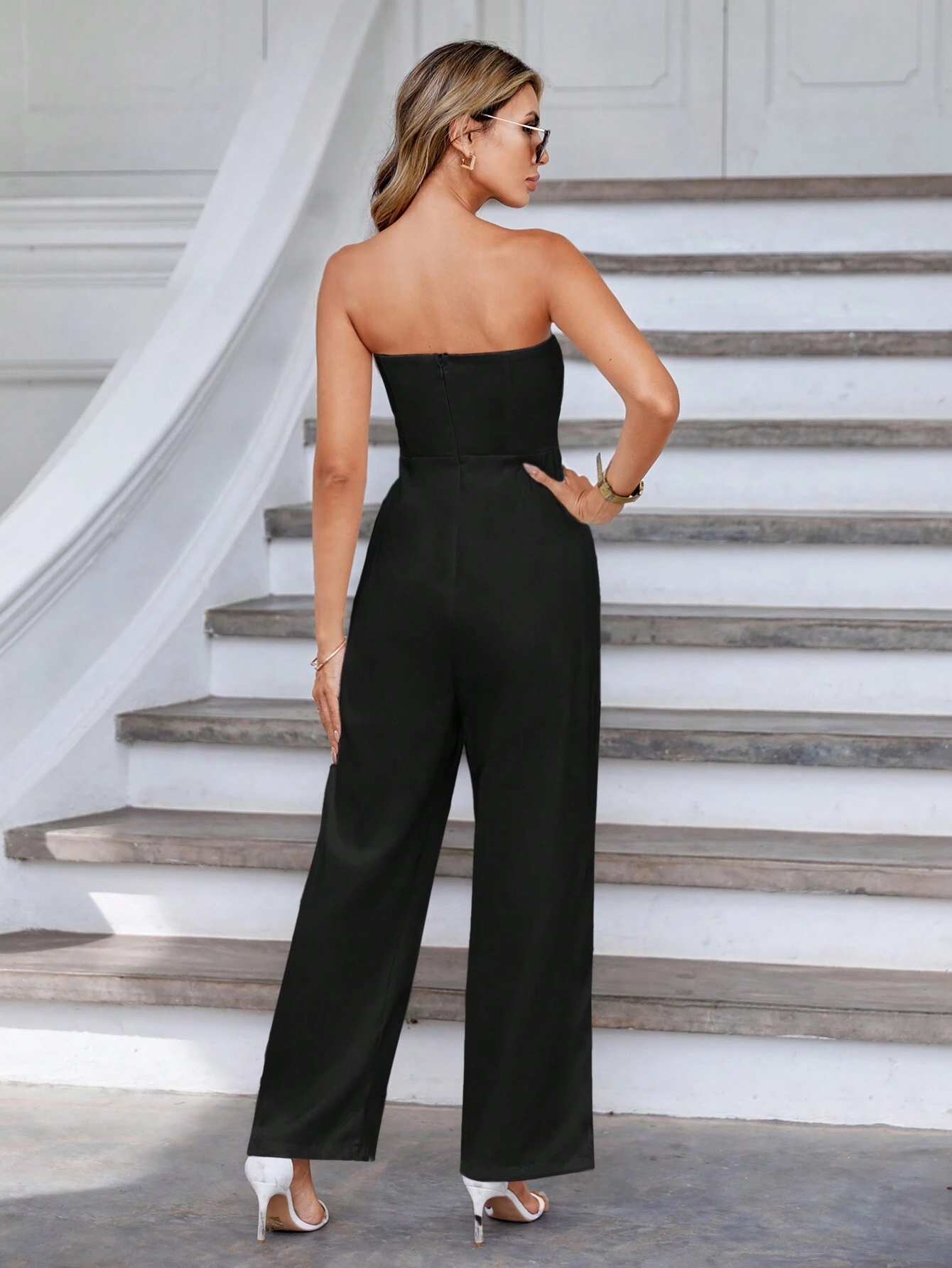 Macacao-Feminino-Preto-Decote-em-V-Loline-04