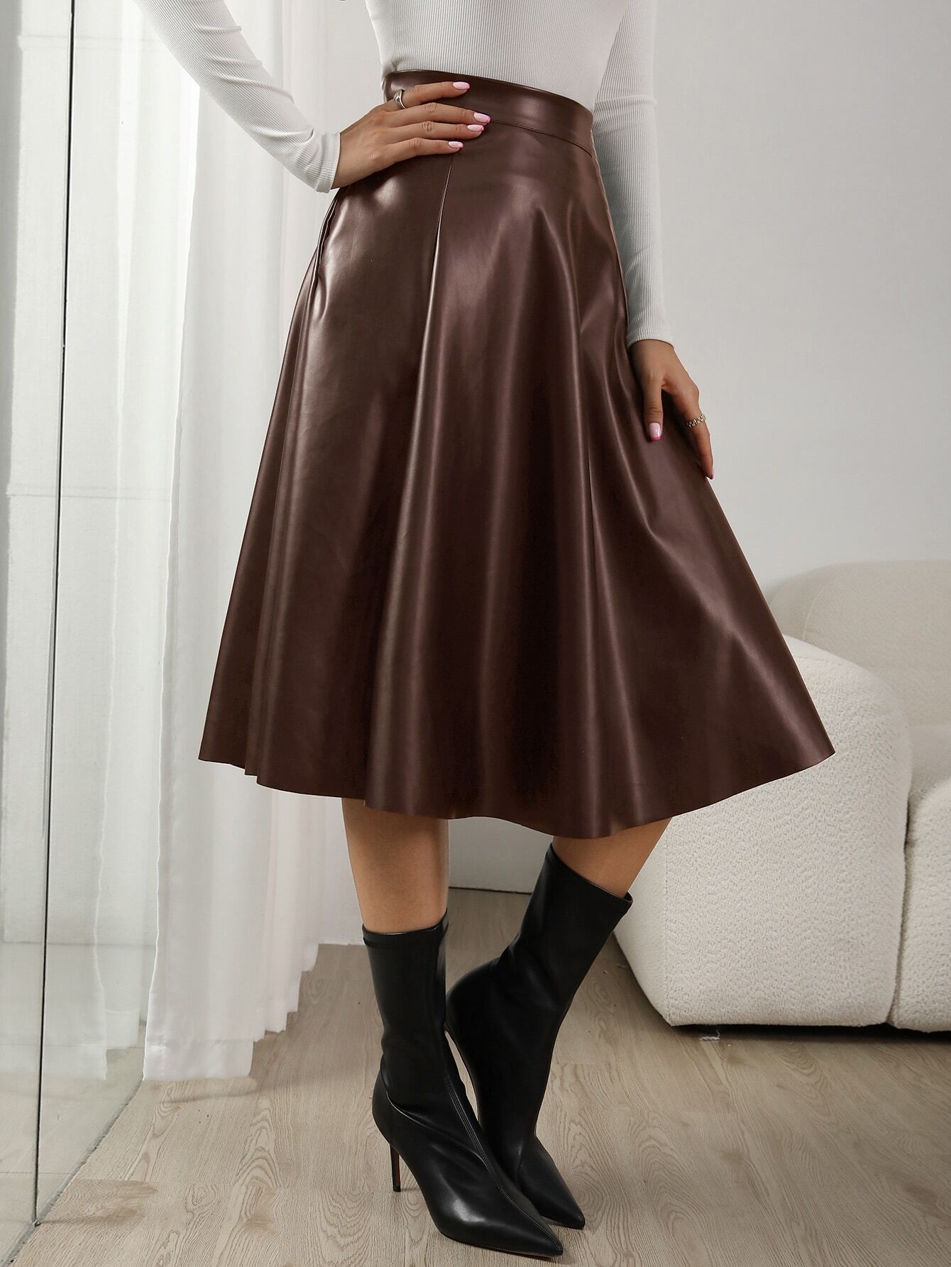 Saia-Midi-Couro-Eco-Cintura-Alta-Cafe-Loline-02