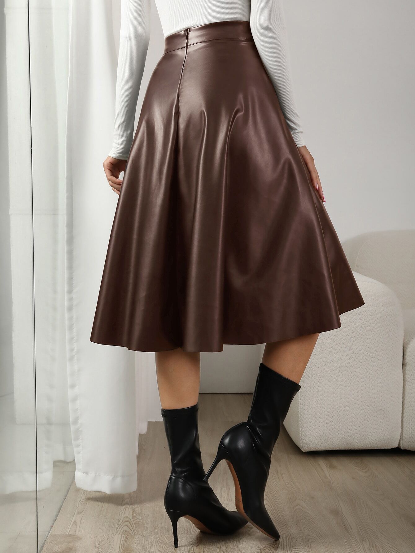 Saia-Midi-Couro-Eco-Cintura-Alta-Cafe-Loline-05