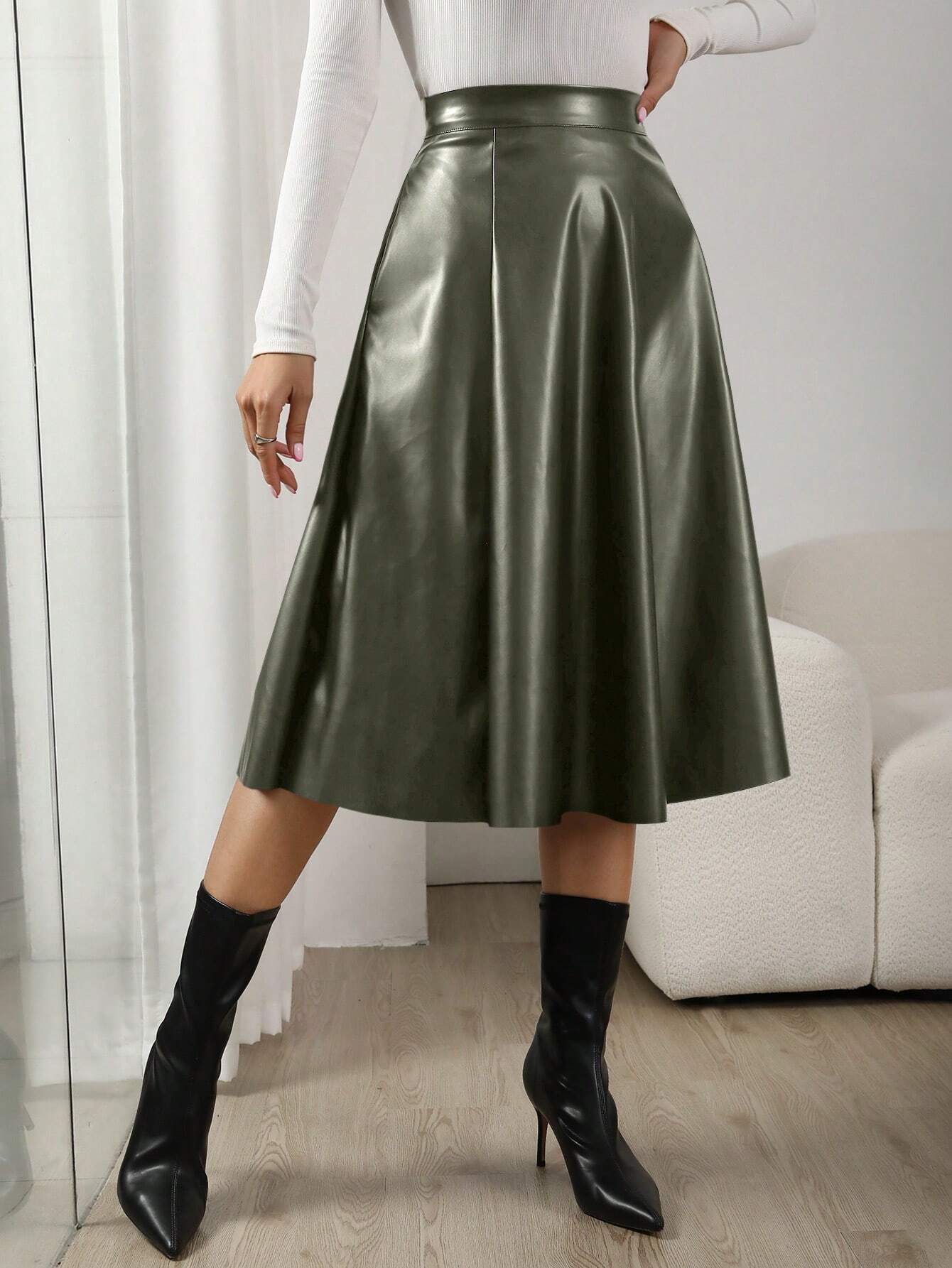 Saia-Midi-Couro-Eco-Cintura-Alta-Verde-Loline-02