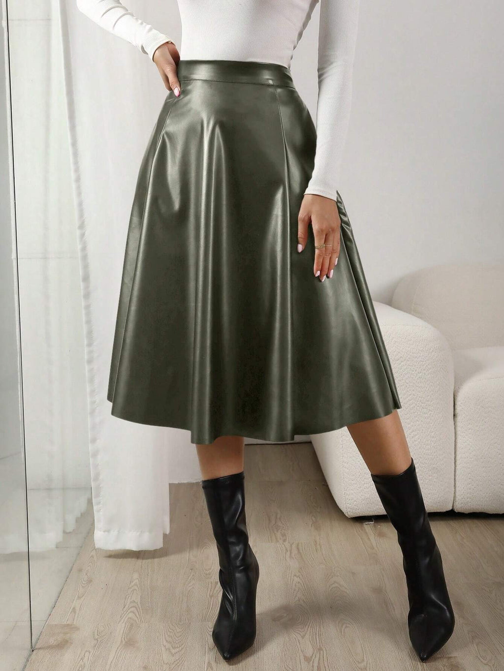 Saia-Midi-Couro-Eco-Cintura-Alta-Verde-Loline-03