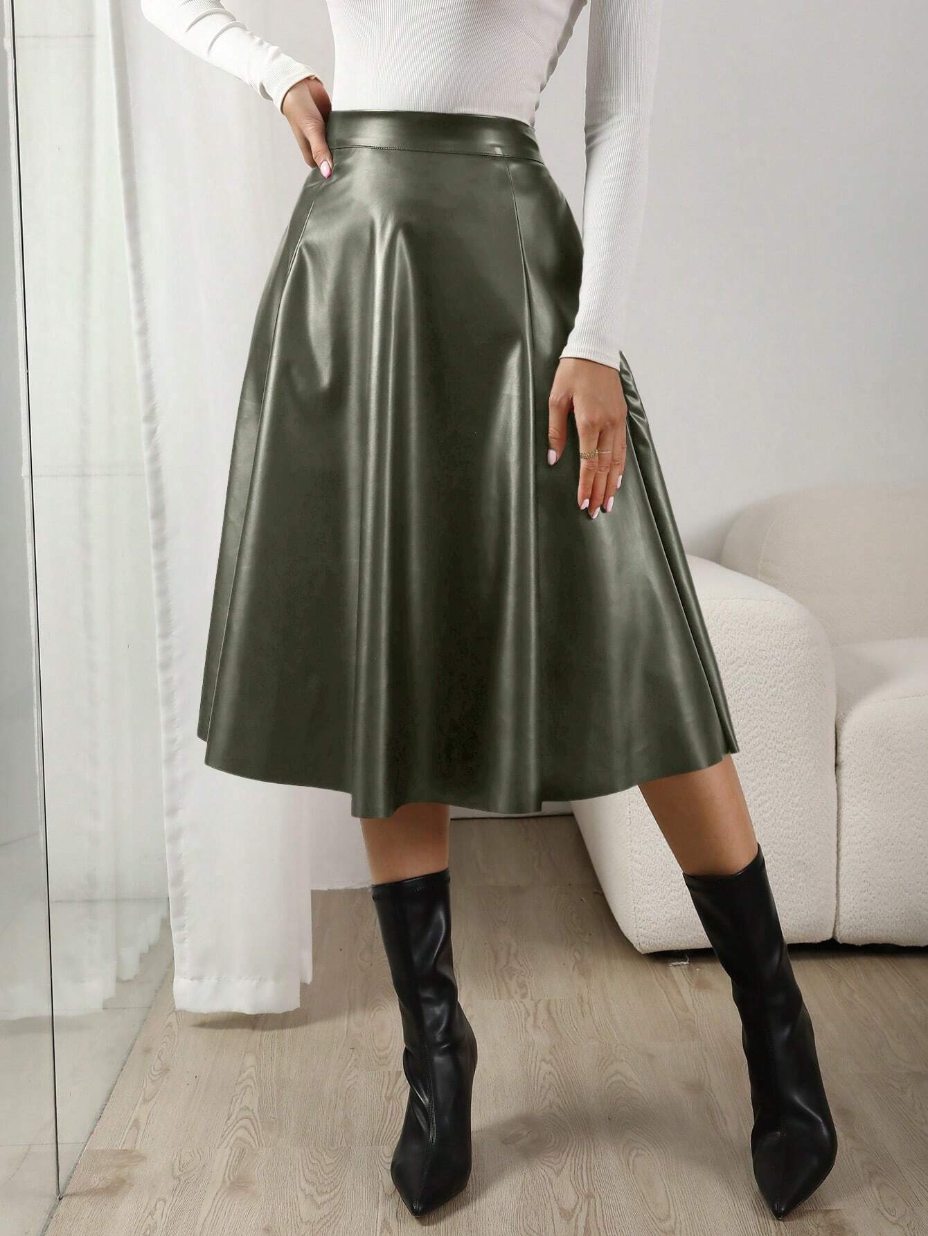 Saia-Midi-Couro-Eco-Cintura-Alta-Verde-Loline-03