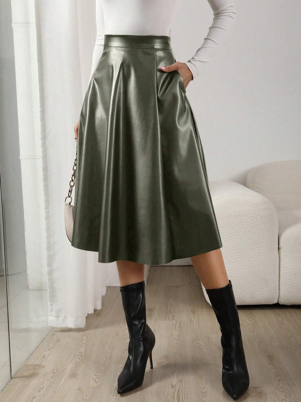 Saia-Midi-Couro-Eco-Cintura-Alta-Verde-Loline-06