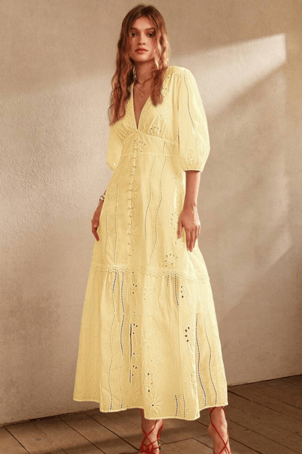 Vestido-Amarelo-Manteiga-Longo-Com-Renda-Decote-em-V-Loline-0110