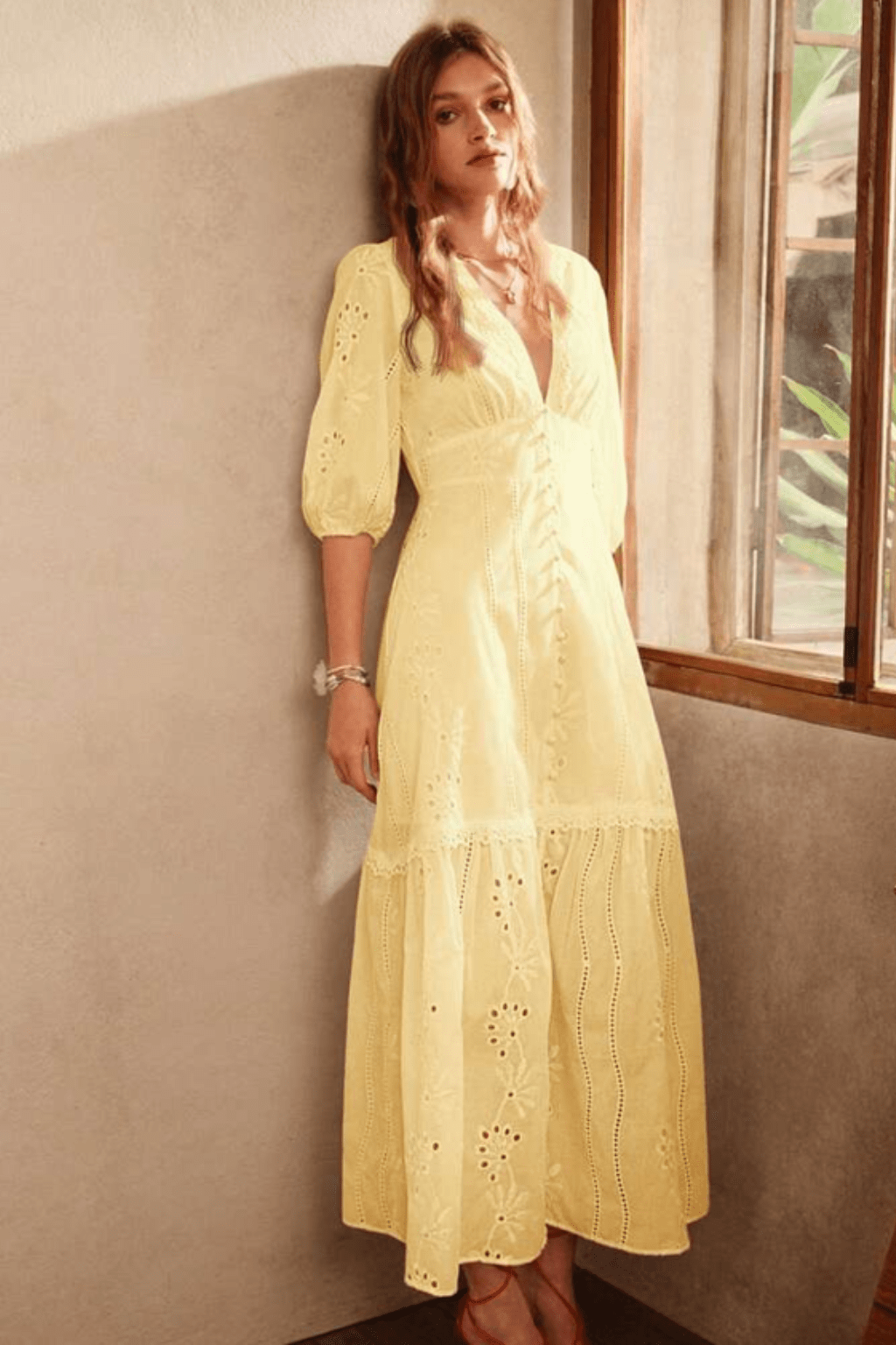 Vestido-Amarelo-Manteiga-Longo-Com-Renda-Decote-em-V-Loline-016