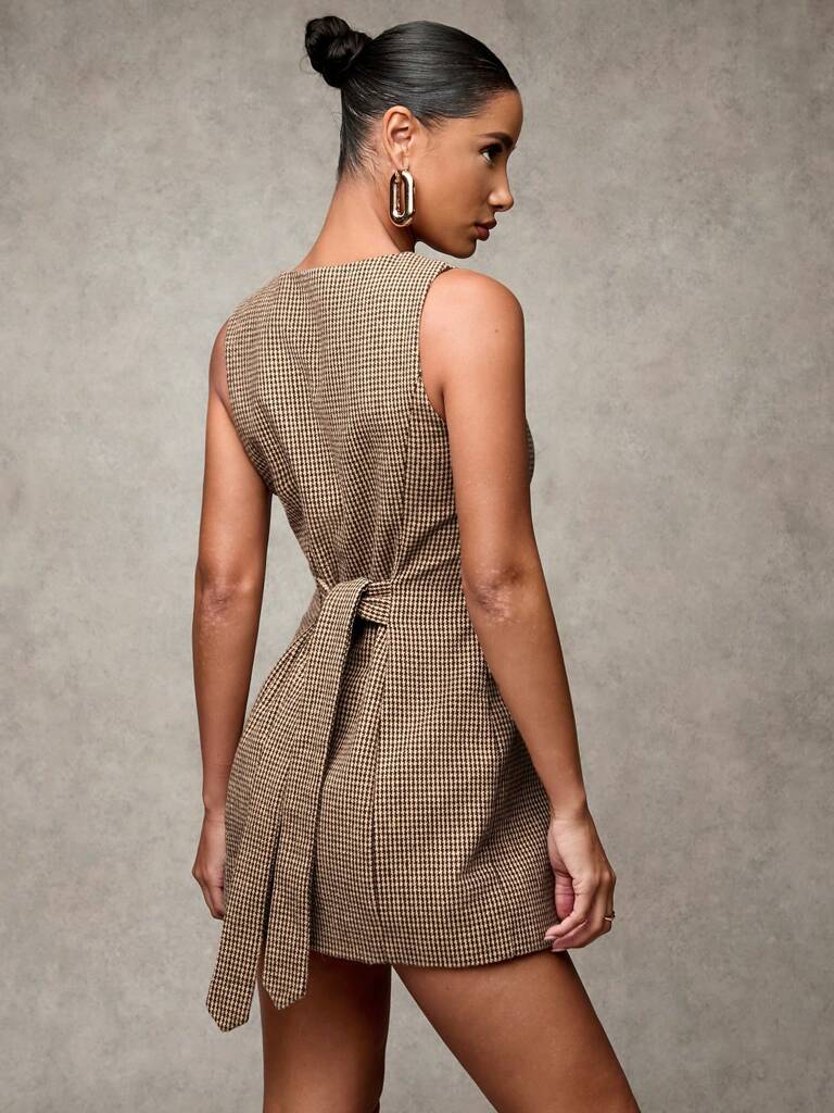 Vestido-Curto-Casual-Decote-Careca-Marrom-Cintia-LOLINE-02