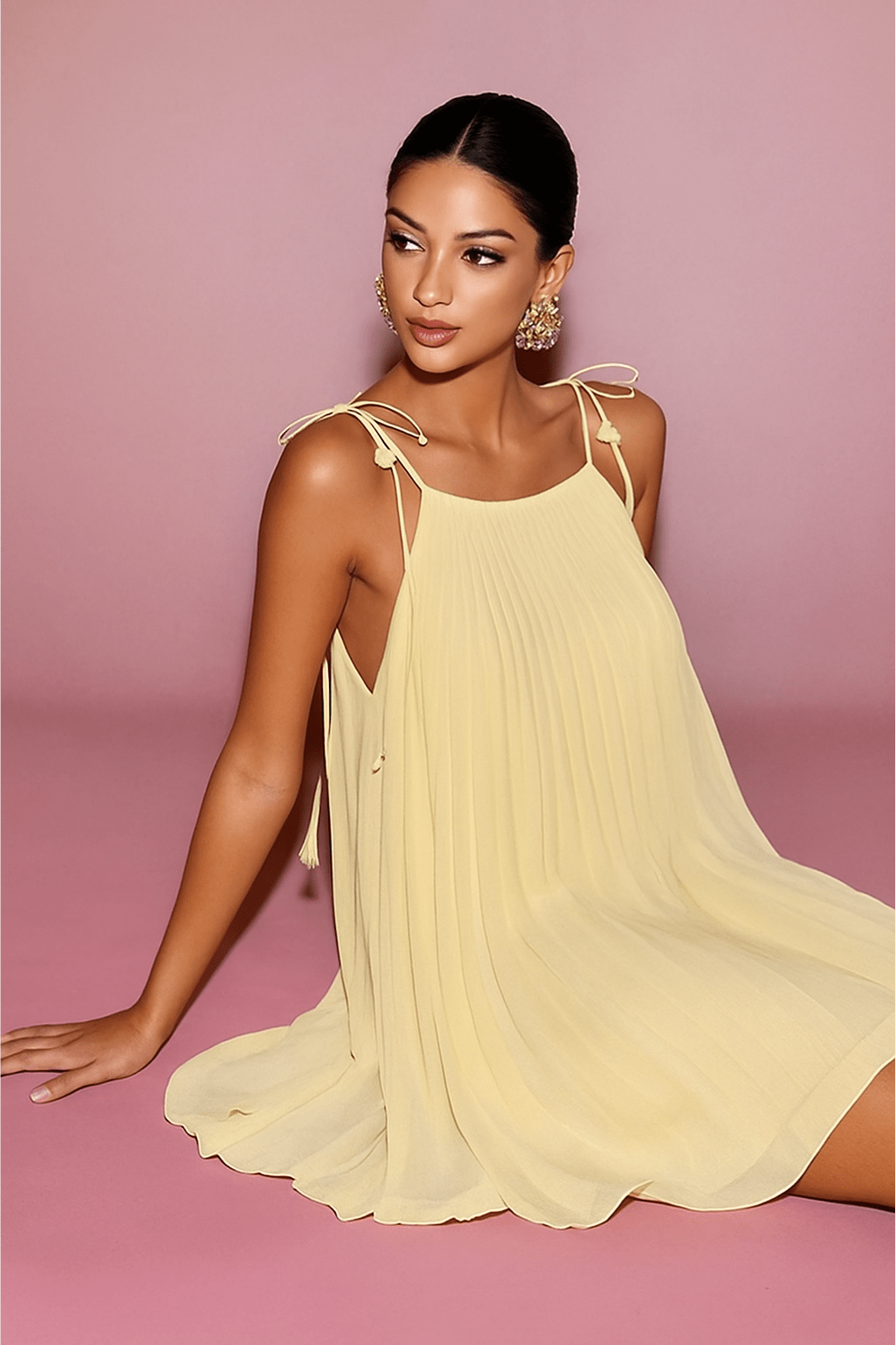 Vestido-Curto-Fiorella-Plissado-de-Chiffon-Amarelo-Manteiga-LOLINE-01