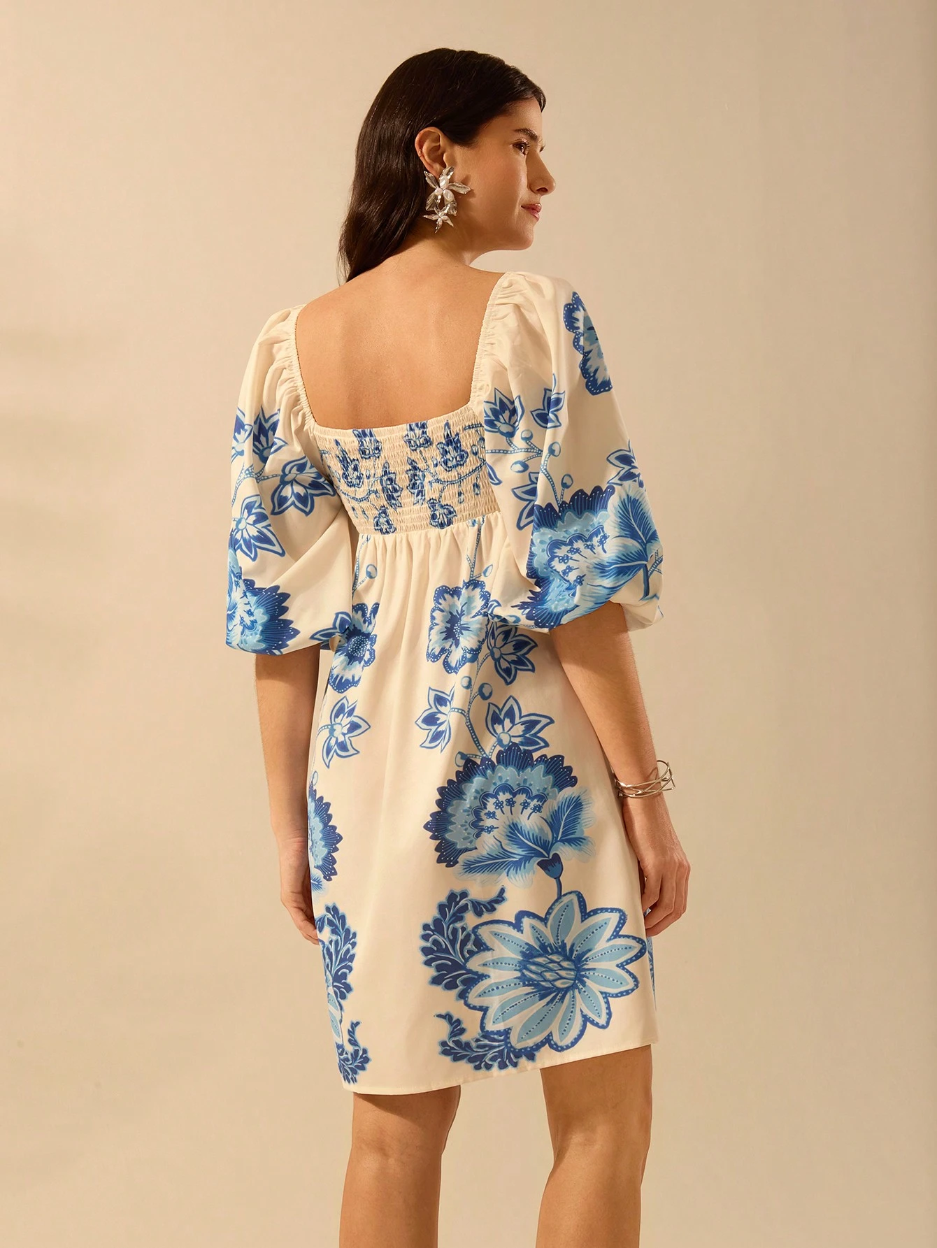 Vestido-Curto-Manga-Bufante-Modelo-loline-049