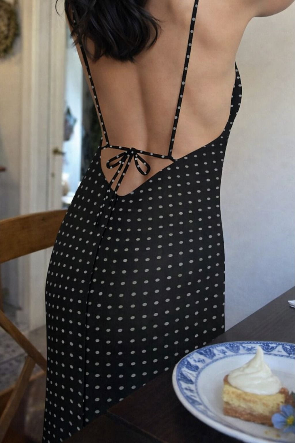 Vestido-Lido-Com-Alças-Costas-Abertas-Estampa-Poá-Preto-LOLINE-03