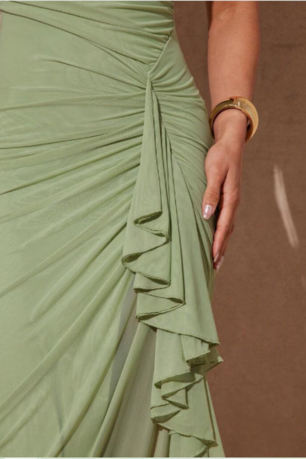 Vestido-Manon-Com-Babados-de-Manga-e-Fenda-Alta-Verde-LOLINE-03