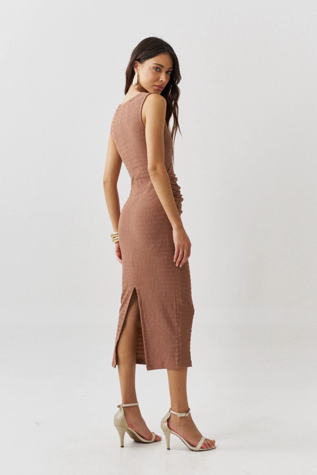 Vestido-Midi-Portofino-Canelado-com-Modelagem-Ajustada-LOLINE-01
10