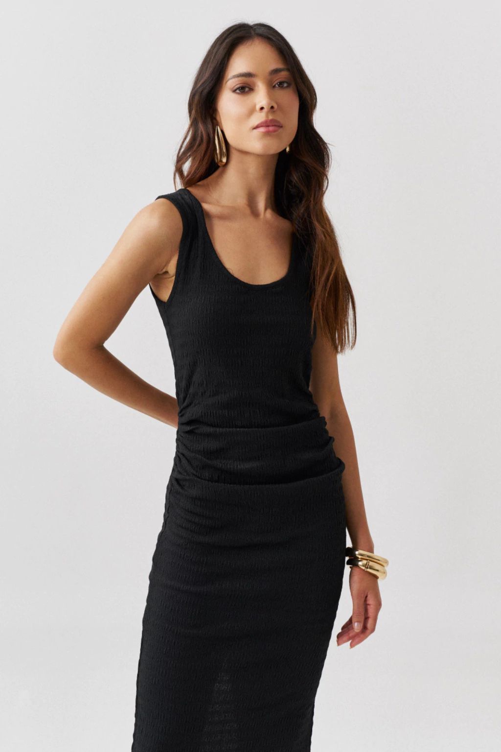 Vestido-Midi-Portofino-Canelado-com-Modelagem-Ajustada-LOLINE-01
11