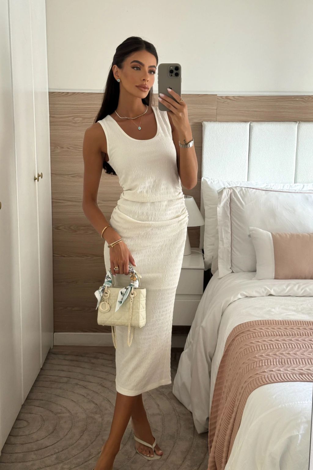 Vestido-Midi-Portofino-Canelado-com-Modelagem-Ajustada-LOLINE-01
98