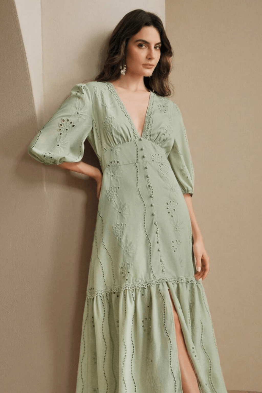 Vestido-Verde-Longo-Com-Renda-Decote-em-V-Loline-016